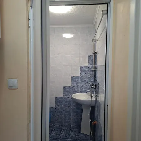 тони, атия *
