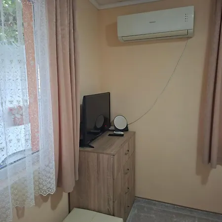 тони, атия